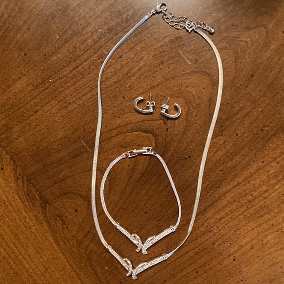 🌸NIB AVON Classic 3 Piece Gift Set - Picture 7 of 17